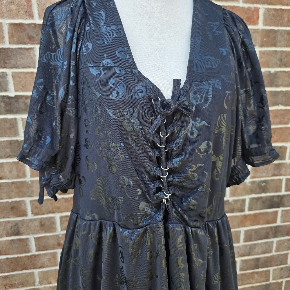Women's Plus Size Black Lace-Up Midi Dress - Picture 2 of 9